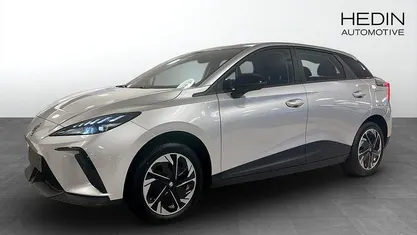Begagnad MG MG4 EV 125 kW (170 HK) 2024 Grå Halvkombi