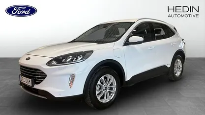 Frozen white Begagnad 2022 Ford Kuga Titanium SUV | 269 900 kr (Marknadspris)