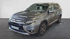 Grå Begagnad 2016 Mitsubishi Outlander SUV | 159 900 kr (Marknadspris)