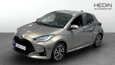Begagnad 2023 Toyota Yaris Hybrid Active Halvkombi | 239 900 kr (Marknadspris)