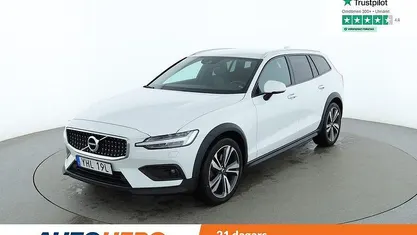 Vit Begagnad 2019 Volvo V60 CC Kombi | 329 000 kr (Marknadspris)