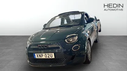 Svart Begagnad 2022 Fiat 500e Icon Halvkombi | 159 900 kr (Bra pris)