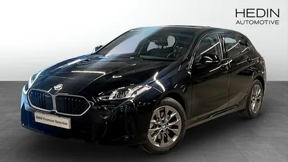 Begagnad 2025 BMW 120 Shadowline Halvkombi | 319 700 kr (Superpris)