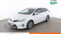 Vit Begagnad 2015 Toyota Auris Touring Sports Executive Kombi | 137 000 kr (Marknadspris)