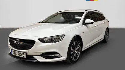 Begagnad Opel Insignia Enjoy 165 HK (121 kW) 2018 Vit Kombi