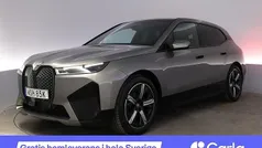 Grå Begagnad 2023 BMW iX Sport Line SUV | 728 900 kr (Marknadspris)