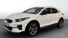 Vit (white) Begagnad 2021 Kia XCeed Advance SUV | 229 900 kr (Marknadspris)