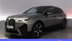 Grå Begagnad 2022 BMW iX Sport Line SUV | 534 900 kr (Marknadspris)