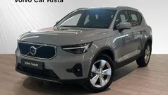 Grå Begagnad 2023 Volvo XC40 Core SUV | 349 900 kr (Marknadspris)