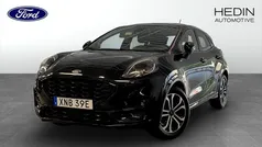Svart (black) Begagnad 2022 Ford Puma Gen-E ST-Line Halvkombi | 199 900 kr
