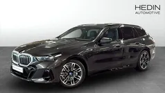 Grå (grey) Begagnad 2025 BMW 530e M Sport Kombi | 654 700 kr (Superpris)