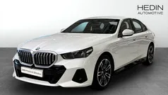 Vit (white) Begagnad 2025 BMW 530e M Sport Sedan | 598 700 kr (Superpris)