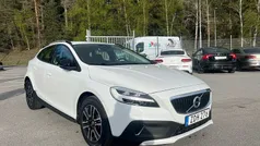 Vit Begagnad 2017 Volvo V40 CC Momentum Kombi | 169 900 kr (Marknadspris)