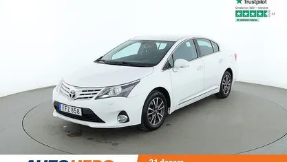 Vit Begagnad 2014 Toyota Avensis Active Sedan | 128 000 kr