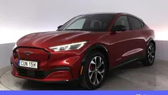 Röd Begagnad 2021 Ford Mustang Mach-E Standard Range SUV | 338 900 kr (Marknadspris)