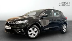 Svart (black) Ny 2025 Dacia Sandero Essentiel Halvkombi | 200 700 kr (Marknadspris)