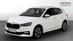 Vit (white) Begagnad 2022 Skoda Fabia Halvkombi | 189 900 kr (Marknadspris)