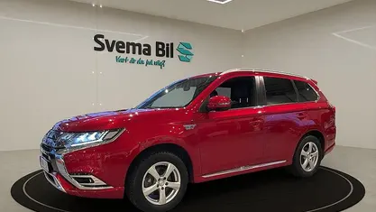 Begagnad Mitsubishi Outlander P-HEV 165 HK (121 kW) 2019 Vinrödmetallic SUV