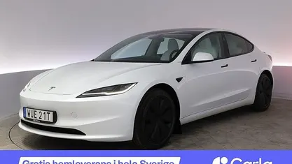 Vit Begagnad 2024 Tesla Model 3 Standard Range Sedan | 369 990 kr (Bra pris)