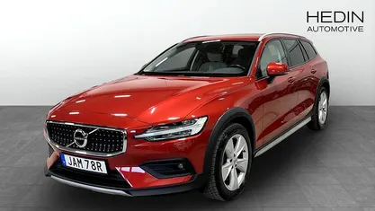 Begagnad Volvo V60 CC Momentum 190 HK (139 kW) 2020 Kombi