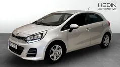 Grå Begagnad 2016 Kia Rio Halvkombi | 100 000 kr (Lite dyr)