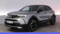 Grå Begagnad 2022 Opel Mokka-e Ultimate SUV | 217 900 kr (Marknadspris)