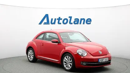 Röd Begagnad 2014 VW Beetle Halvkombi | 99 900 kr (Marknadspris)