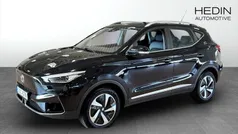 Svart (black) Begagnad 2022 MG ZS Luxury Sedan | 239 900 kr (Superpris)