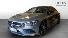 Mörkgrå (grey) Begagnad 2022 Mercedes CLA200 AMG Sportkupé | 354 900 kr (Marknadspris)