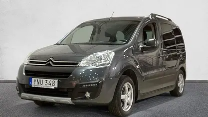 Gråmetallic Begagnad 2017 Citroën Berlingo PureTech Minibuss | 119 900 kr