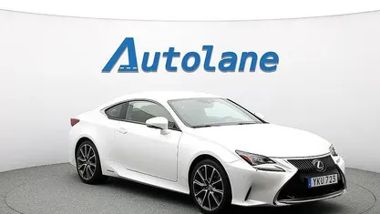 Begagnad 2017 Lexus RC300h Executive Line Sportkupé | 319 900 kr