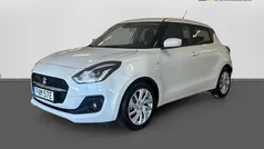 Pure white pearl Begagnad 2024 Suzuki Swift Halvkombi | 209 900 kr (Marknadspris)
