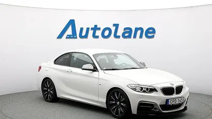 Begagnad BMW M235 Sport Line 326 HK (239 kW) 2014 Vit Sportkupé