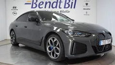 Dravitgråmetallic Begagnad 2023 BMW i4 M Sport Sedan | 559 500 kr (Marknadspris)