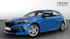 Blå (blue) Begagnad 2024 BMW 118 M Sport Halvkombi | 308 700 kr (Lite dyr)