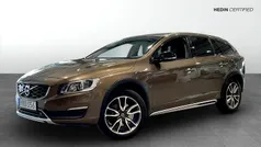 Brun (brown) Begagnad 2017 Volvo V60 CC Summum Kombi | 235 000 kr (Marknadspris)