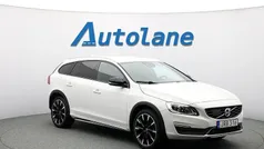 Ice white Begagnad 2017 Volvo V60 CC Summum Kombi | 208 900 kr (Marknadspris)