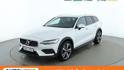 Vit Begagnad 2019 Volvo V60 CC Kombi | 316 000 kr (Marknadspris)