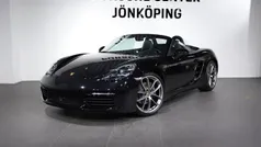 Svart (black) Begagnad 2024 Porsche 718 Boxster Edition Sportkupé | 949 000 kr (Marknadspris)