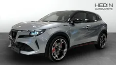 Grå (grey) Ny 2024 Alfa Romeo Junior Veloce Halvkombi | 512 800 kr (Marknadspris)