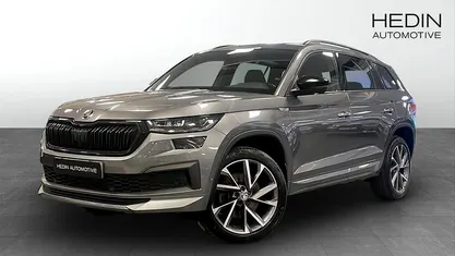 Grå Begagnad 2023 Skoda Kodiaq SportLine SUV | 389 700 kr (Marknadspris)