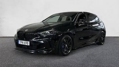 Begagnad 2022 BMW M135 Shadowline Halvkombi | 489 900 kr (Dyr)