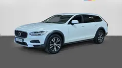Vit Begagnad 2021 Volvo V90 CC Momentum Kombi | 374 500 kr (Marknadspris)