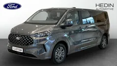 Grå (grey) Begagnad 2024 Ford Tourneo Custom Titanium Minibuss | 629 000 kr (Marknadspris)