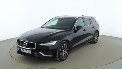Svart Begagnad 2021 Volvo V60 Inscription Kombi | 288 000 kr (Marknadspris)
