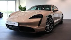 Ljusbrun (beige) Begagnad 2021 Porsche Taycan Performance Package Sedan | 595 000 kr (Superpris)