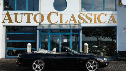 Svart Begagnad 2000 Jaguar XKR Cab | 289 000 kr