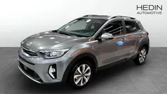 Grå (grey) Ny 2025 Kia Stonic 4 SUV | 254 900 kr (Marknadspris)