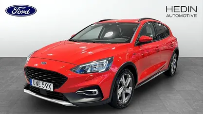Röd Begagnad 2020 Ford Focus Active Halvkombi | 149 900 kr (Marknadspris)