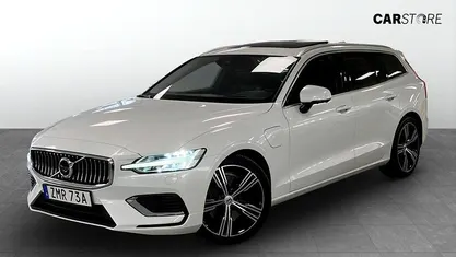 Vit Begagnad 2021 Volvo V60 Inscription Kombi | 364 900 kr (Marknadspris)